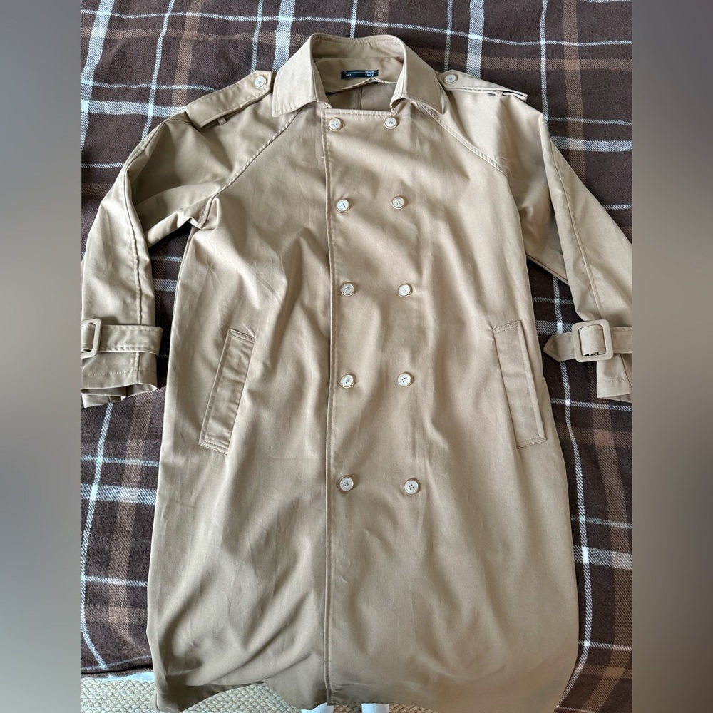 Dazy tan trench coat size medium